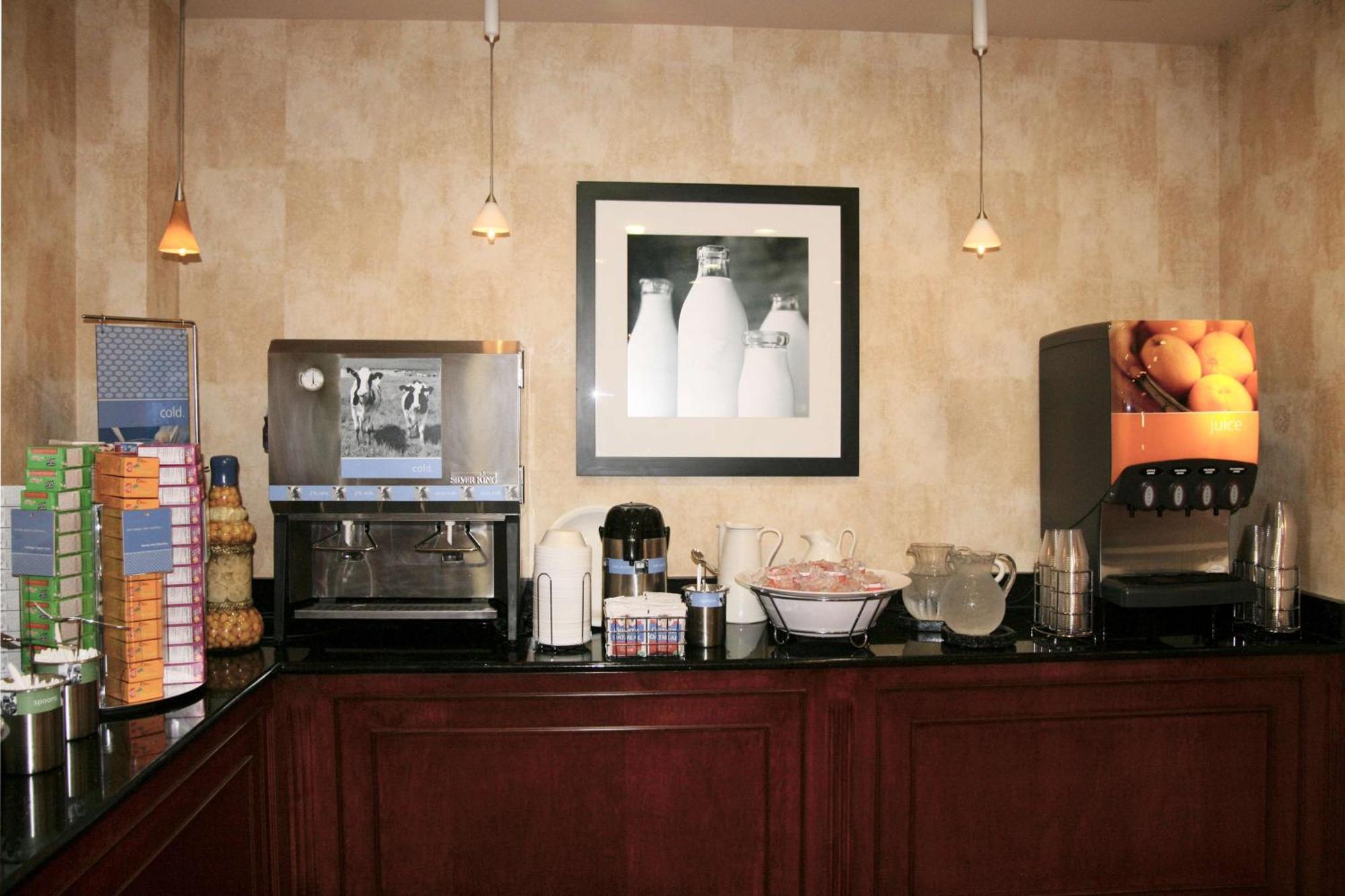 Hampton Inn & Suites Bolingbrook Restaurant photo