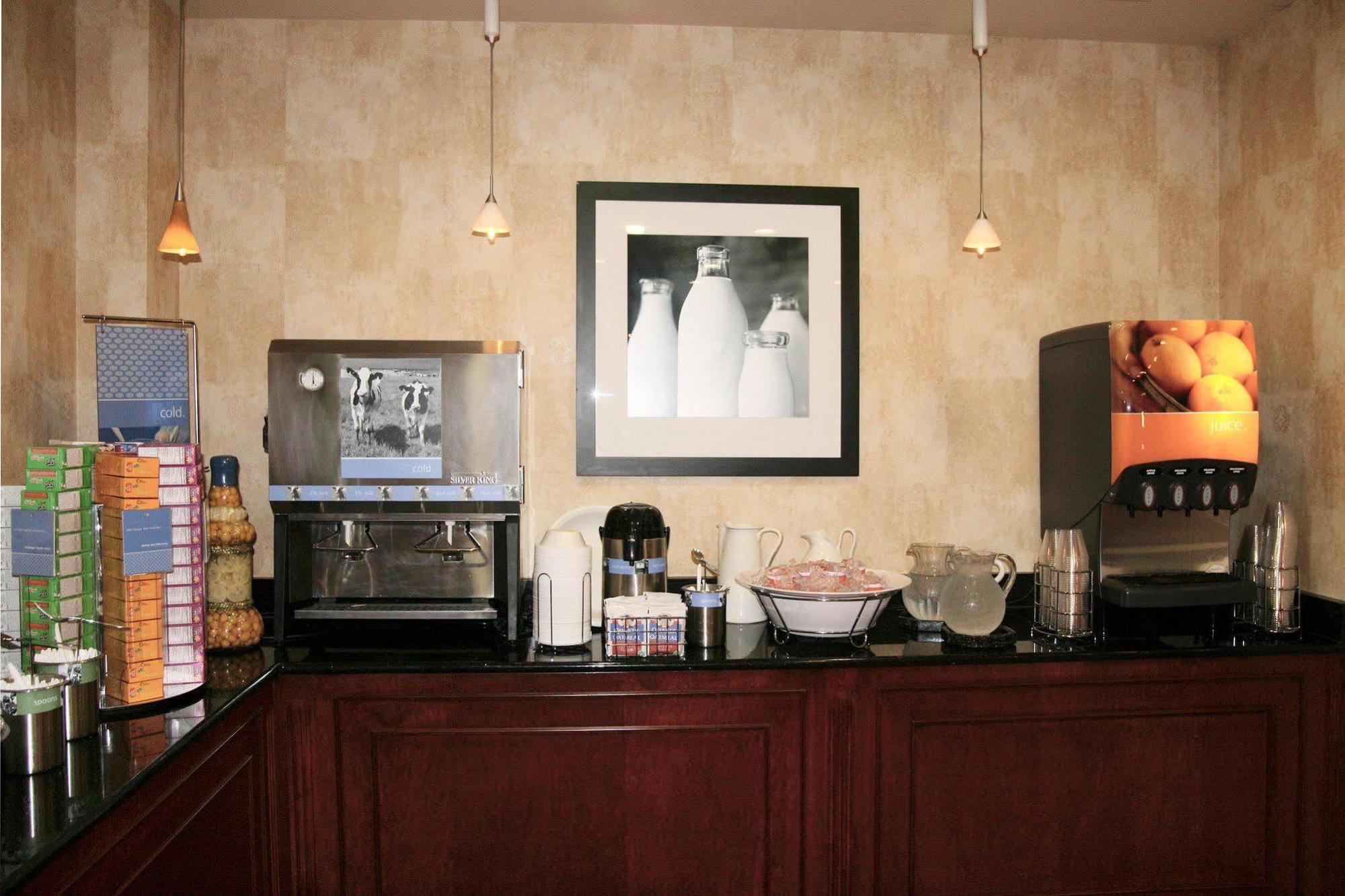 Hampton Inn & Suites Bolingbrook Restaurant photo